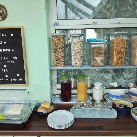 ヘルストン Monterey Pines Bed & Breakfast エクステリア 写真