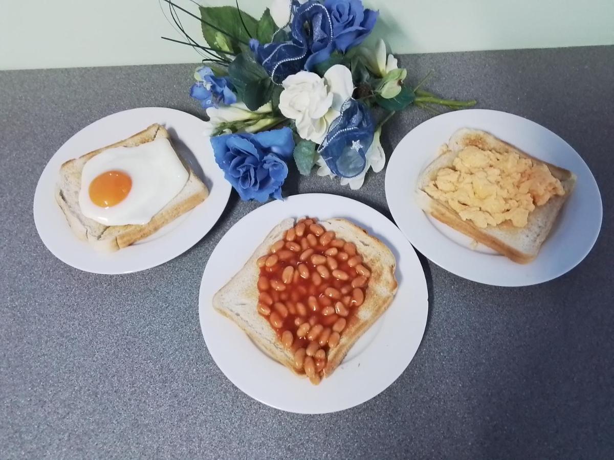 ヘルストン Monterey Pines Bed & Breakfast エクステリア 写真