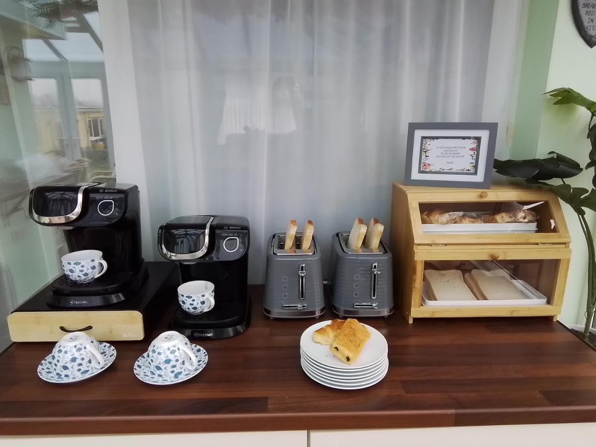 ヘルストン Monterey Pines Bed & Breakfast エクステリア 写真