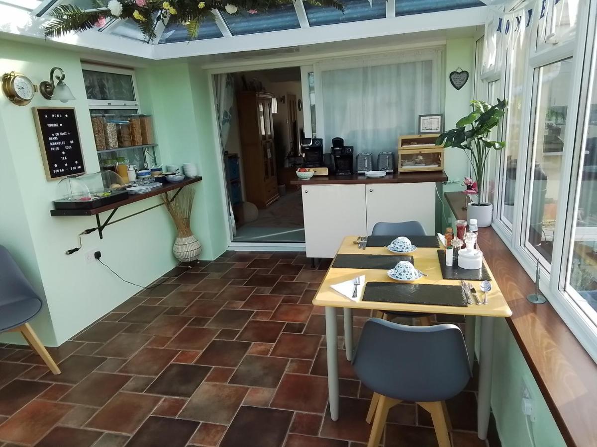 ヘルストン Monterey Pines Bed & Breakfast エクステリア 写真