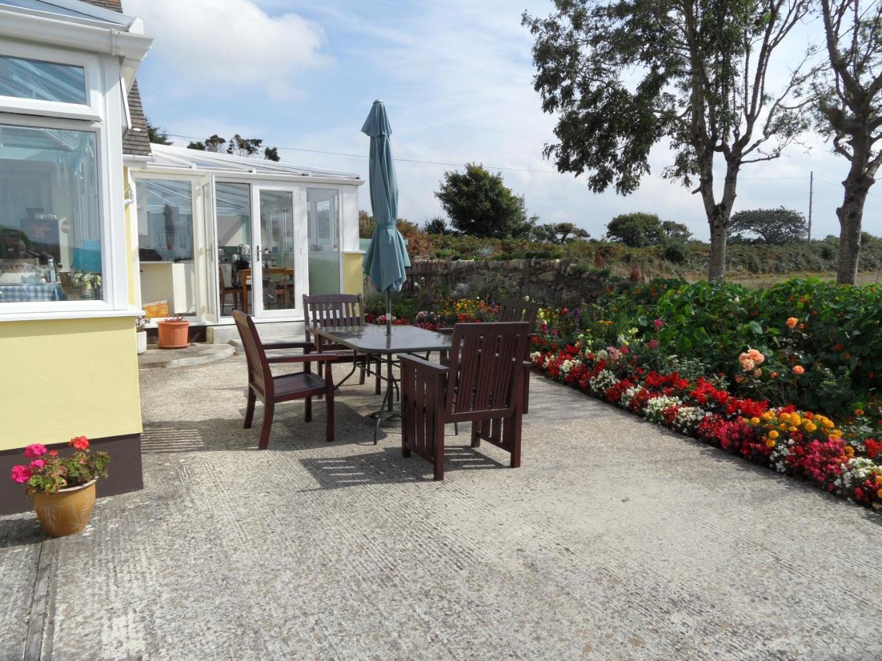 ヘルストン Monterey Pines Bed & Breakfast エクステリア 写真